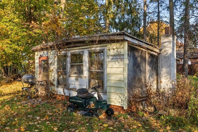 view of outbuilding