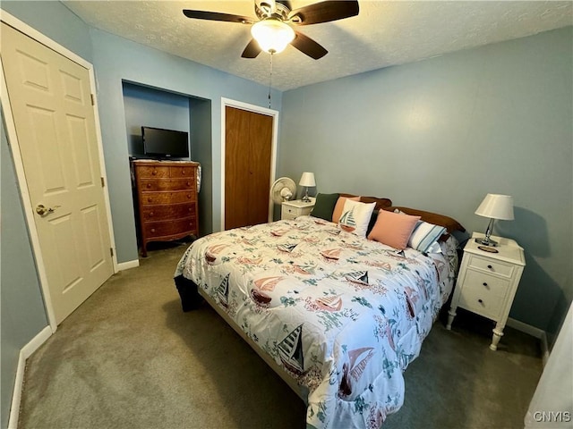 bedroom featuring ceiling fan, carpet flooring, a textured ceiling, and a closet