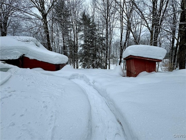 view of yard layered in snow