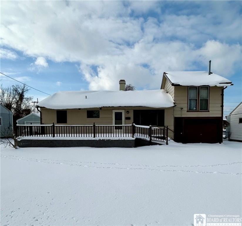 view of front of home with covered porch