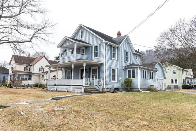 view of front facade featuring a front lawn and a porch