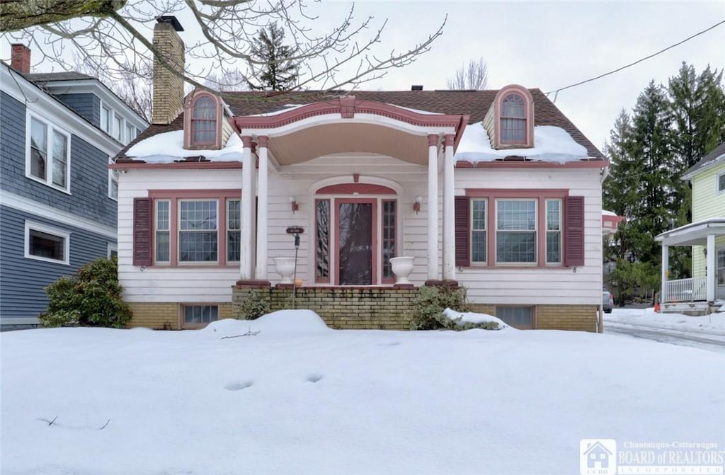 view of front of property