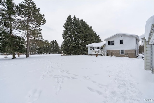 view of yard layered in snow