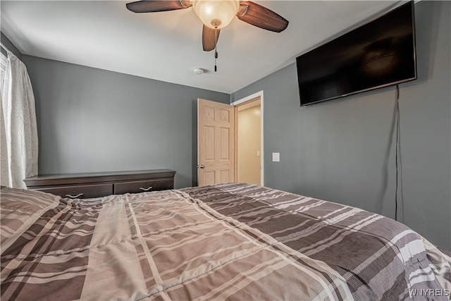 bedroom with ceiling fan