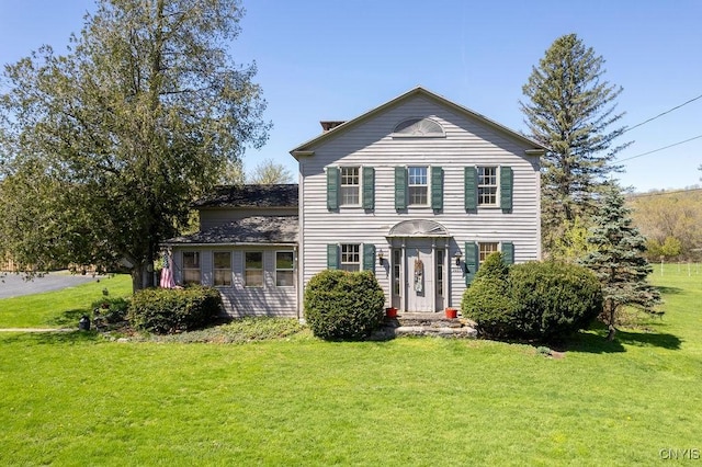 view of front of property with a front lawn