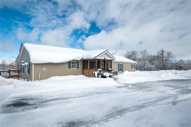 view of front of property featuring a porch