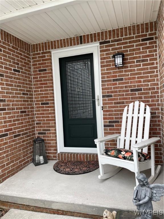 property entrance with covered porch