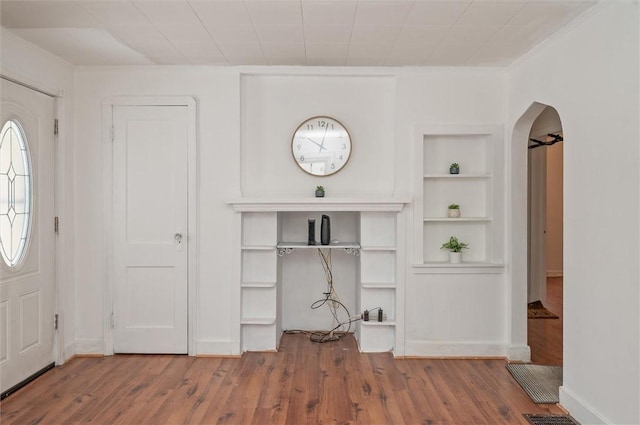 foyer entrance featuring hardwood / wood-style flooring and crown molding