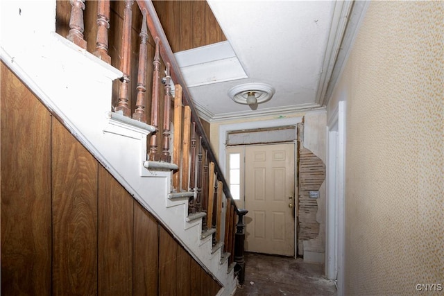 foyer featuring ornamental molding