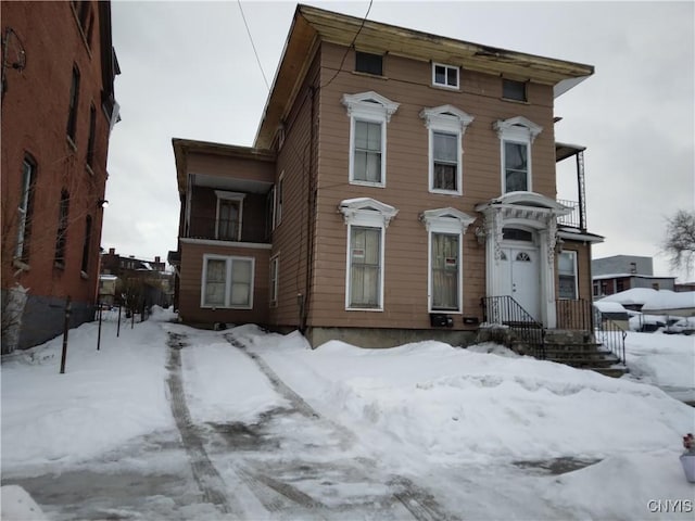 view of italianate house