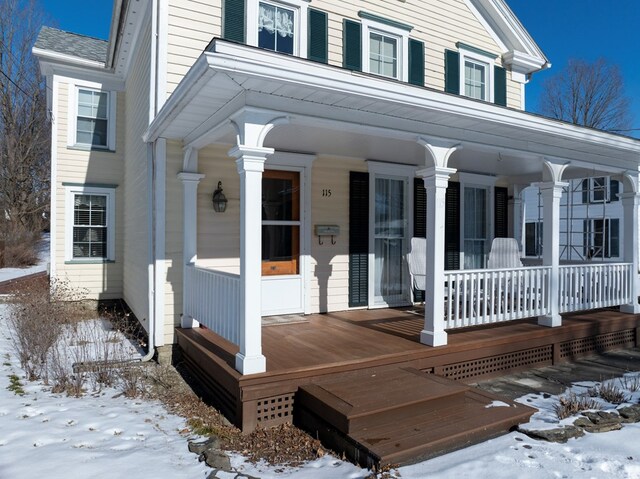 view of front of home featuring a porch