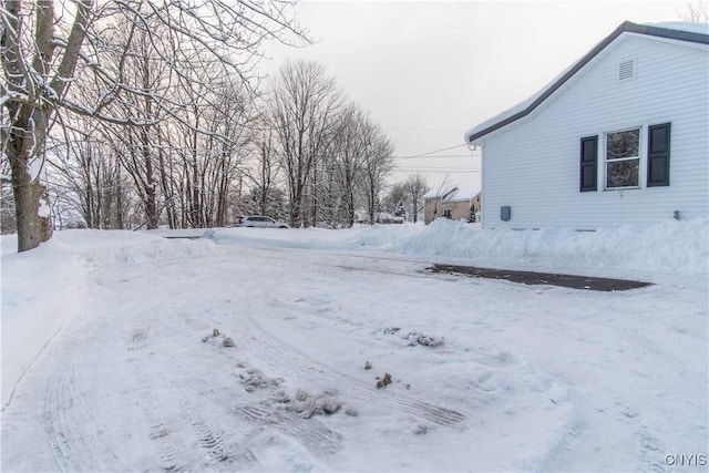 view of yard layered in snow