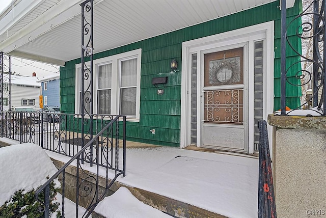 doorway to property with covered porch