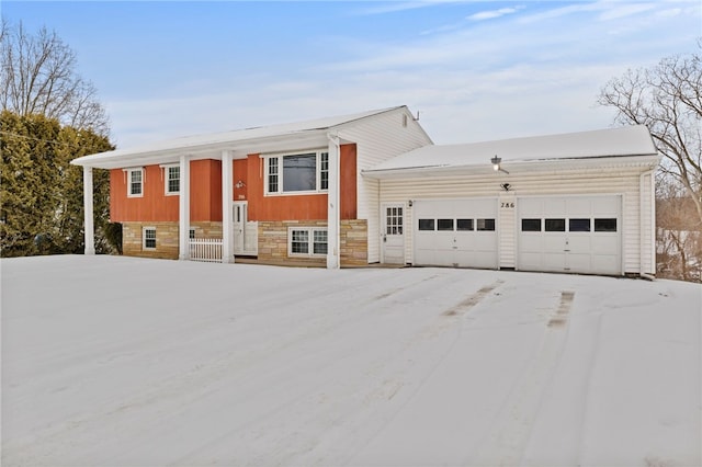 view of front facade featuring a garage