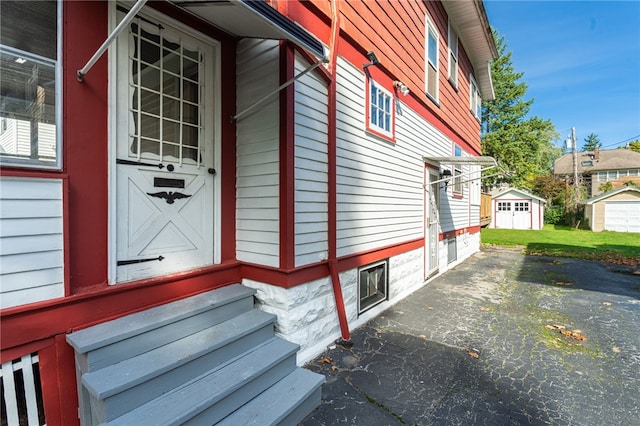 view of side of property with a storage shed