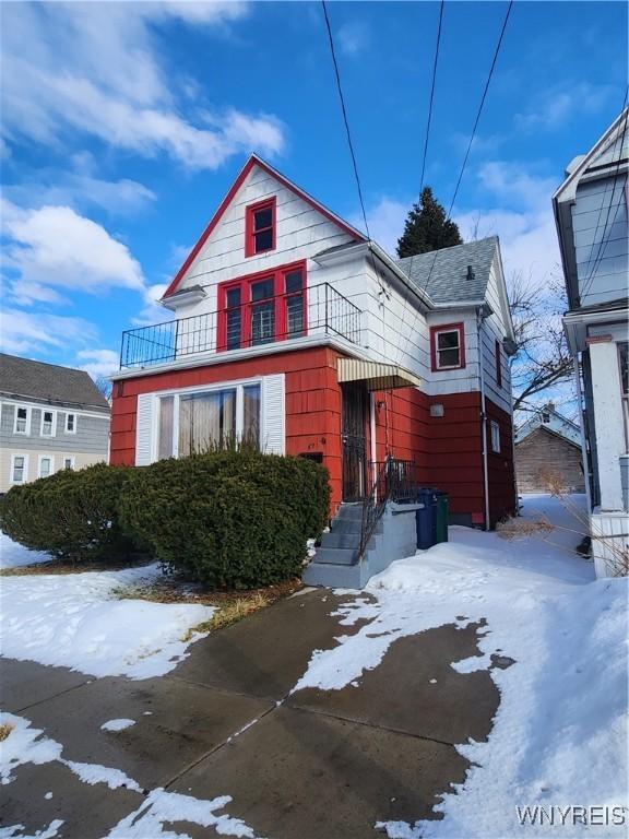 view of front of property