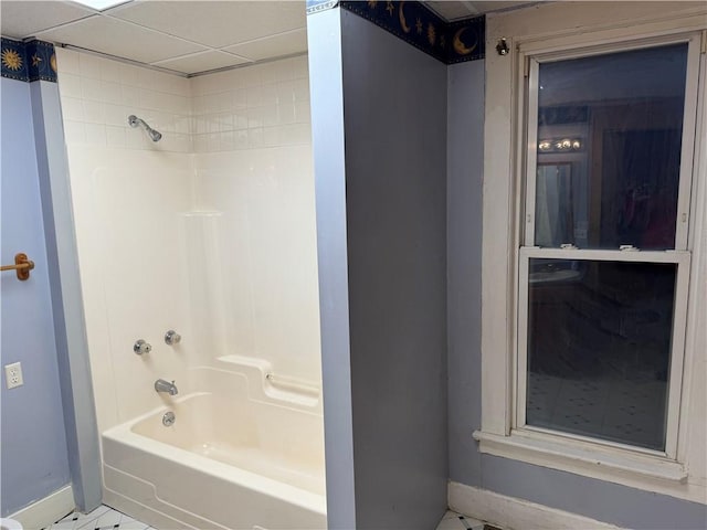 bathroom featuring tiled shower / bath