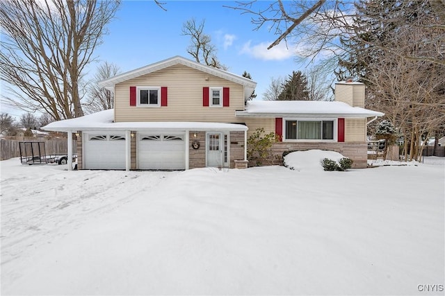 view of front facade with a garage