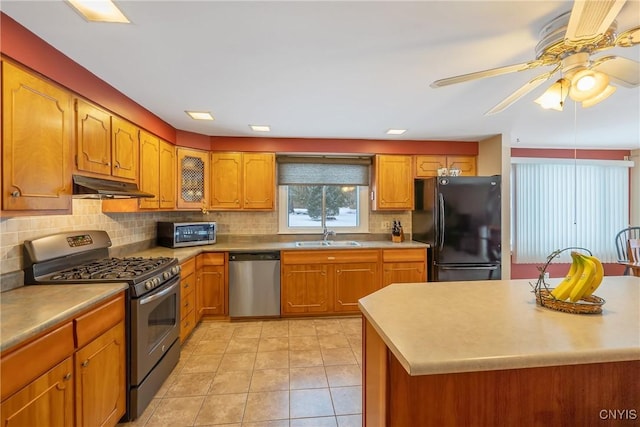 kitchen featuring sink, ceiling fan, appliances with stainless steel finishes, tasteful backsplash, and light tile patterned flooring