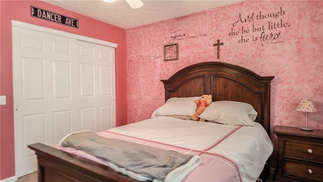 bedroom featuring ceiling fan and a closet