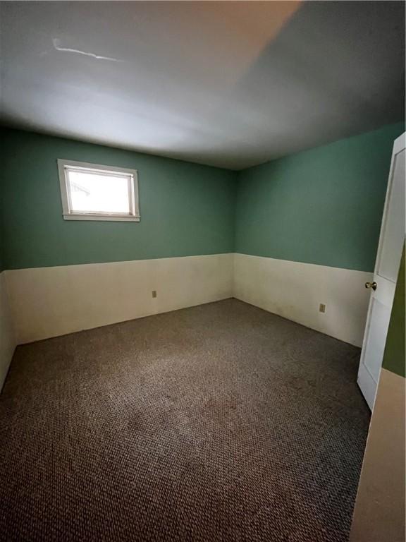 spare room featuring carpet flooring