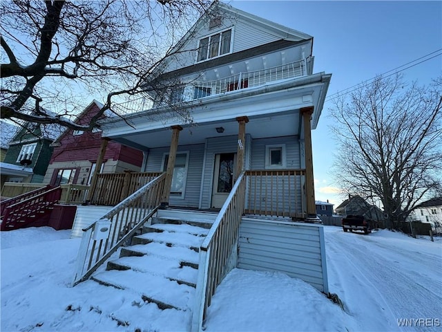 view of front facade featuring a porch