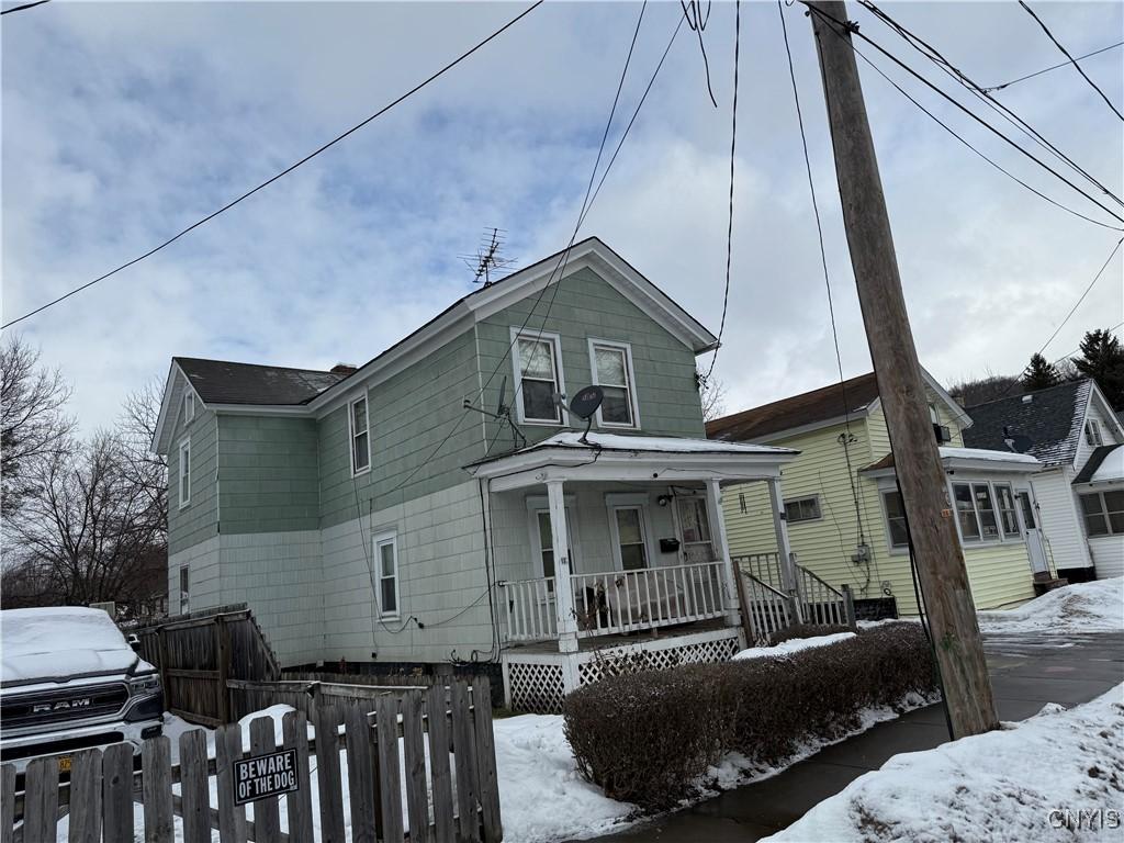 view of front of property featuring a porch