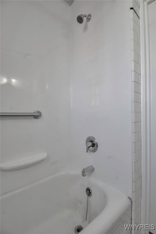 bathroom featuring shower / tub combination