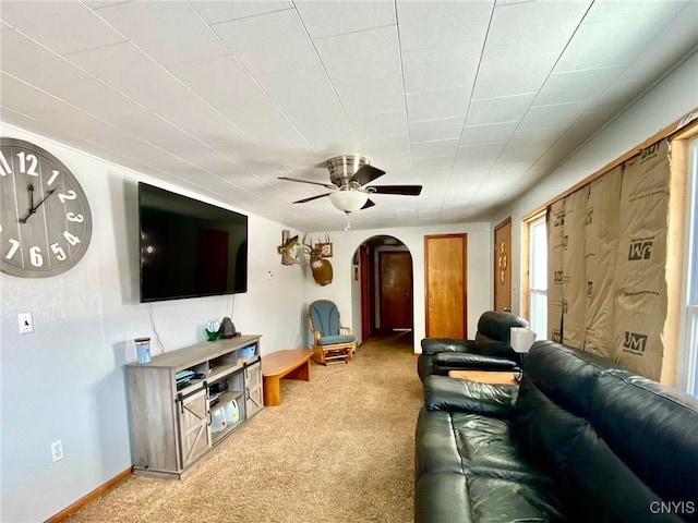 carpeted living room featuring ceiling fan