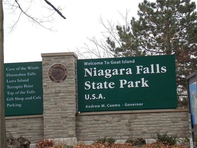 view of community / neighborhood sign