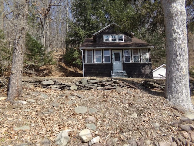 view of front of property featuring entry steps