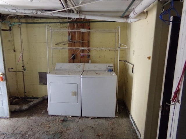 clothes washing area featuring laundry area and independent washer and dryer
