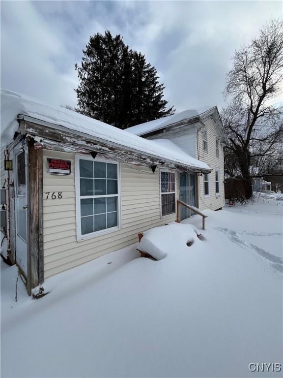 view of front of home