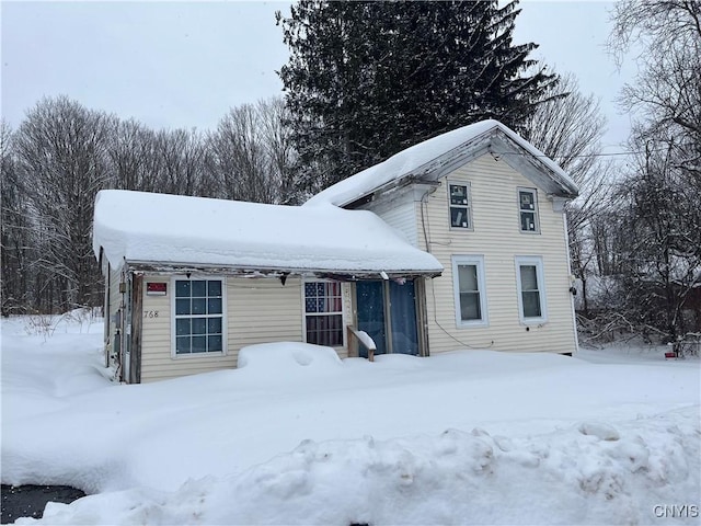 view of front of property