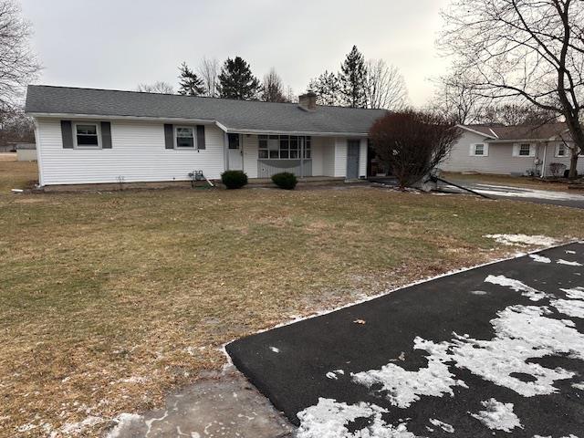 ranch-style home with a front lawn