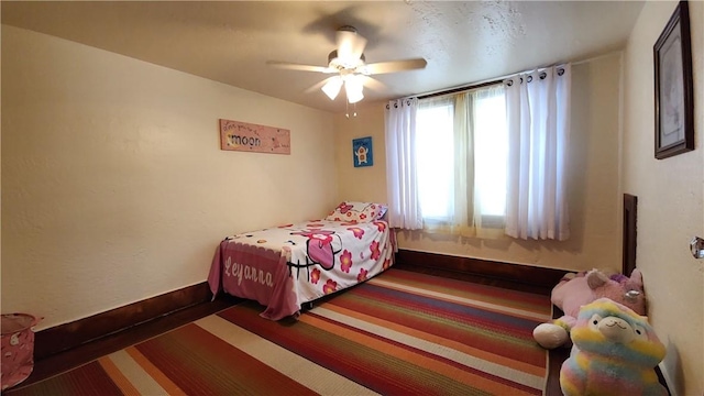 bedroom with ceiling fan