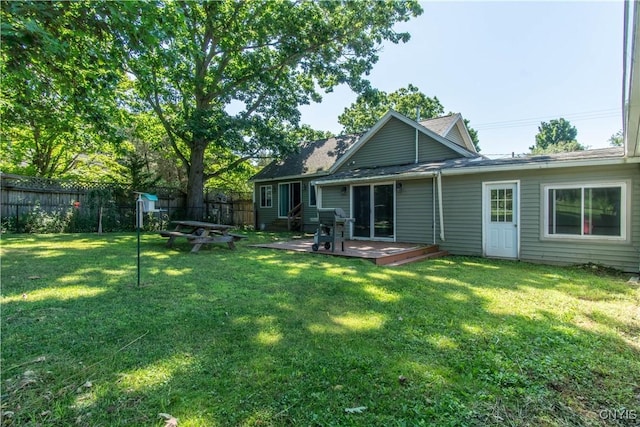 back of house featuring a lawn