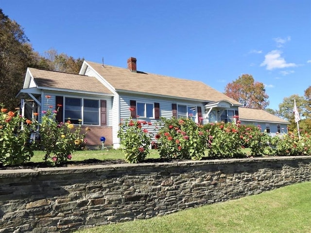 view of front of house with a front yard