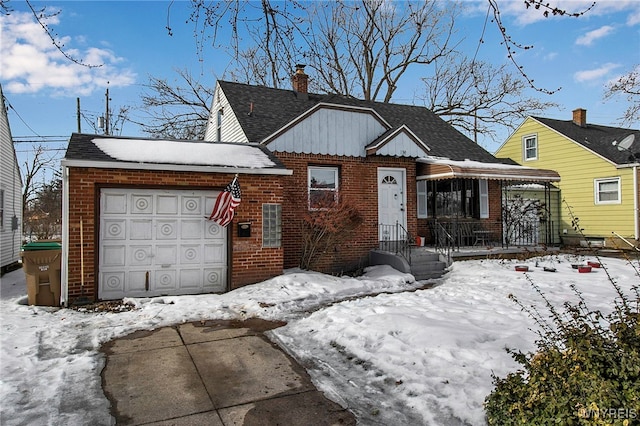 view of front of property featuring a garage