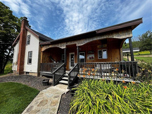 view of front facade with covered porch