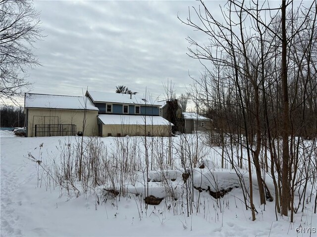 view of yard layered in snow