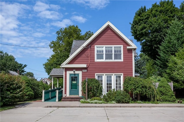 view of front of property