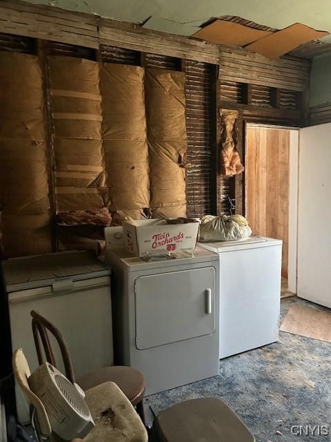 laundry room with washer and clothes dryer