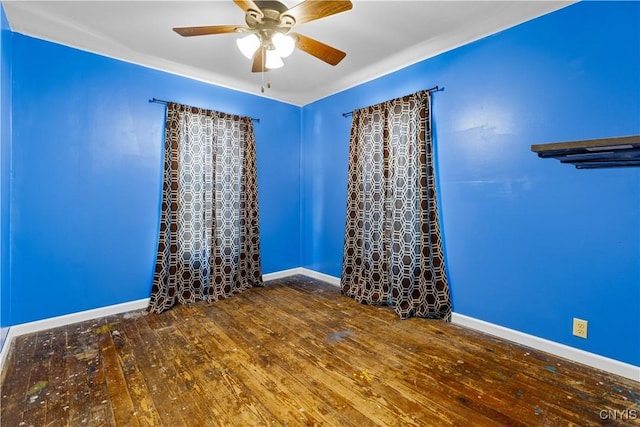 unfurnished room with dark wood-type flooring and ceiling fan