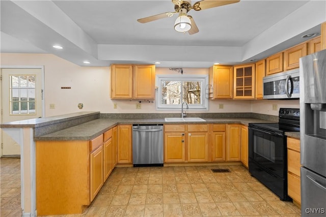 kitchen with ceiling fan, appliances with stainless steel finishes, kitchen peninsula, and sink