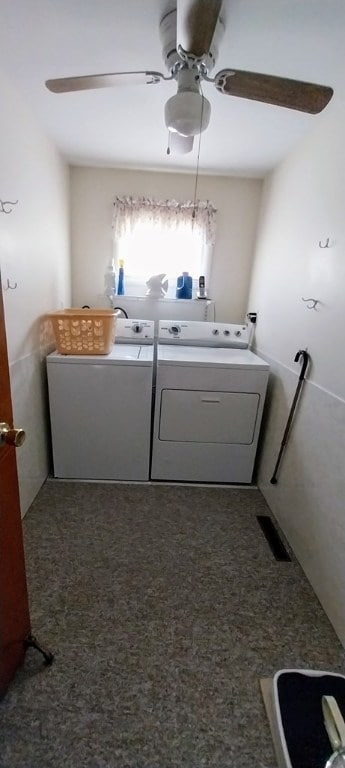 laundry room with ceiling fan and washing machine and clothes dryer