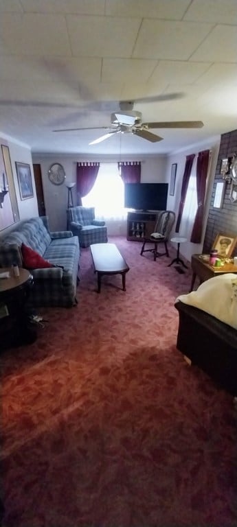 carpeted living room with ceiling fan