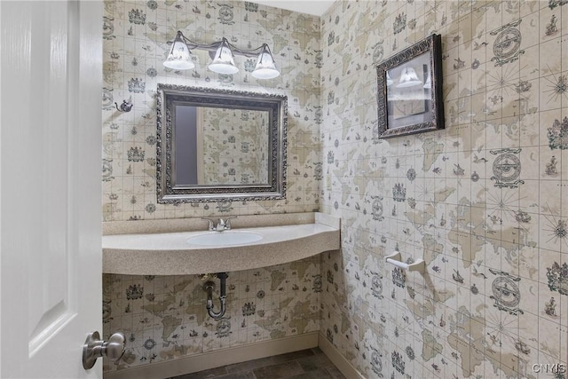 bathroom featuring sink