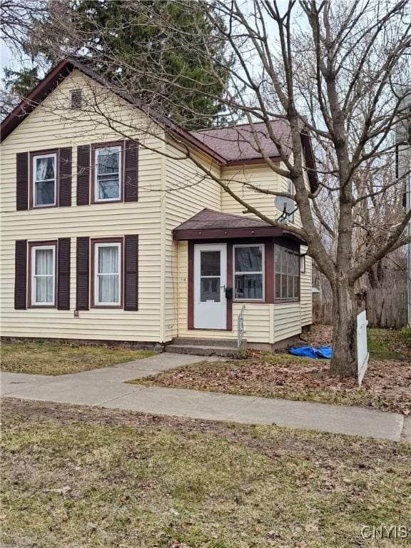 traditional-style house with entry steps and roof with shingles