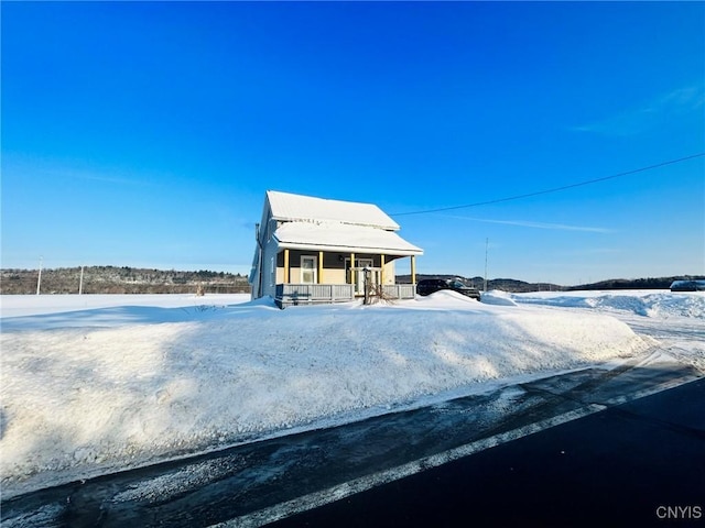 view of front of property featuring a porch